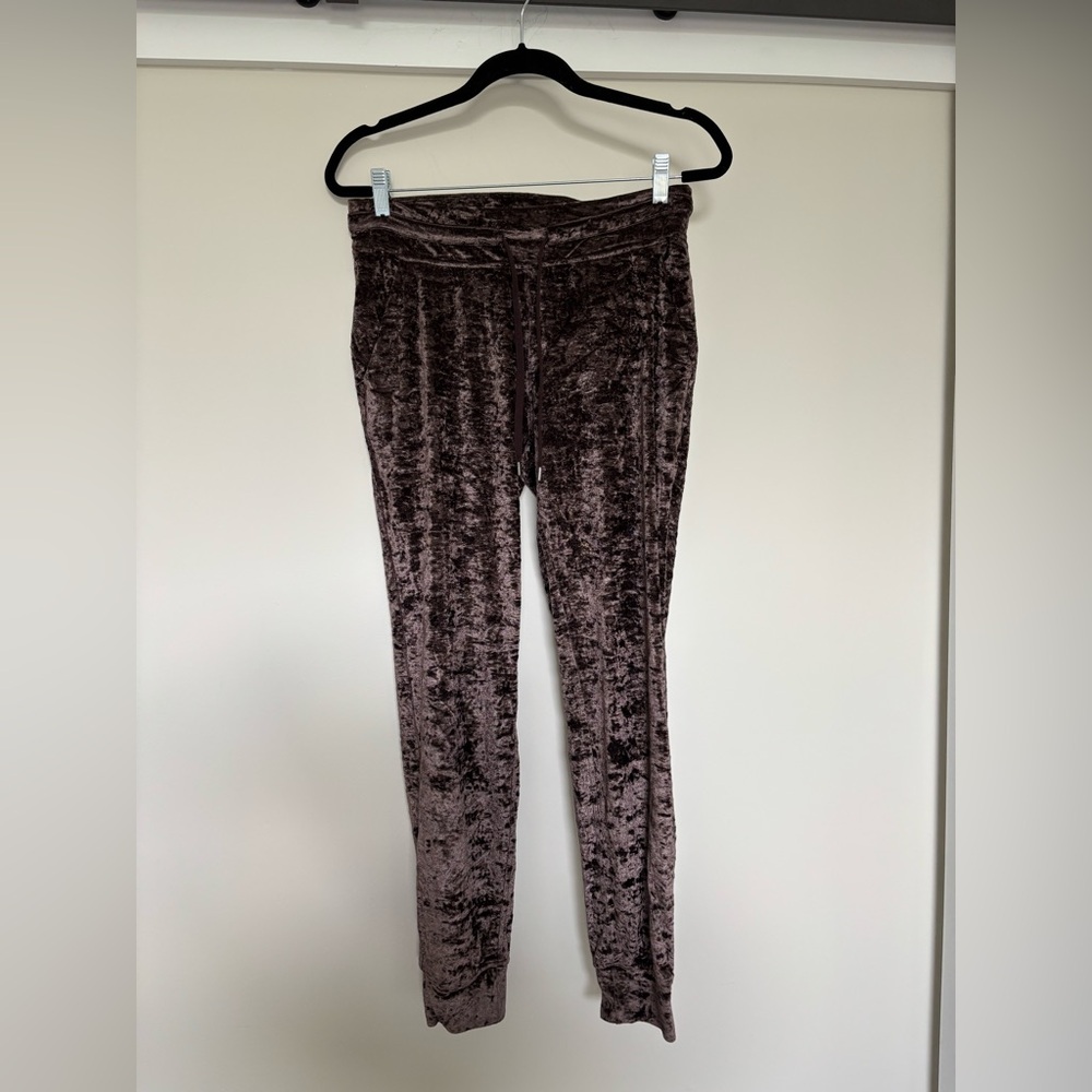 lululemon athletica Velvet Joggers in Brown